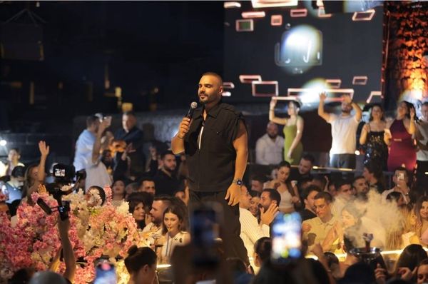 جوزيف عطيه يشعل الاجواء بمناسبة عيد السيدة وحضور جماهيري ضخم