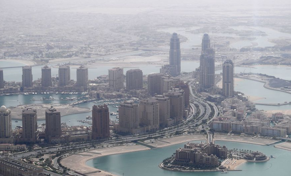 صحيفة تتحدث عن لقاء "سري" برعاية قطر