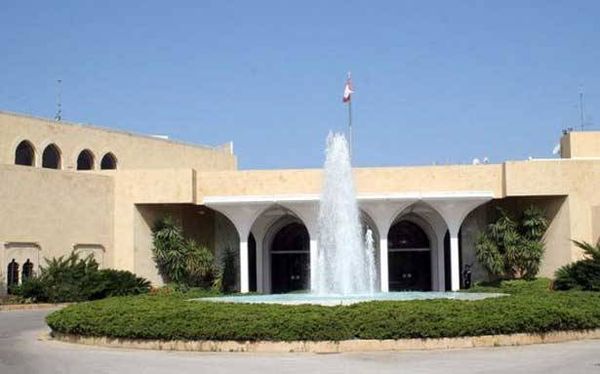 رئيس الجمهوريّة باشر لقاءاته التشاوريّة مع الكتل السياسيّة الممثلة بالحكومة ومع أحزاب