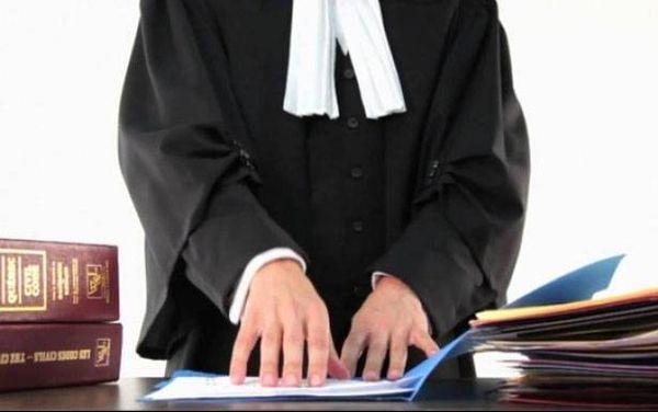 مُؤسسة تجاريّة وجوب إبلاغ الدائن الإنذار

بالدفع وإلاّ لا إسقاط من حق التمديد