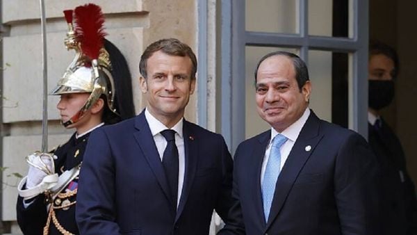 السيسي وماكرون يناقشان الوضع الاقتصادي الدولي بسبب الأزمة الأوكرانية
