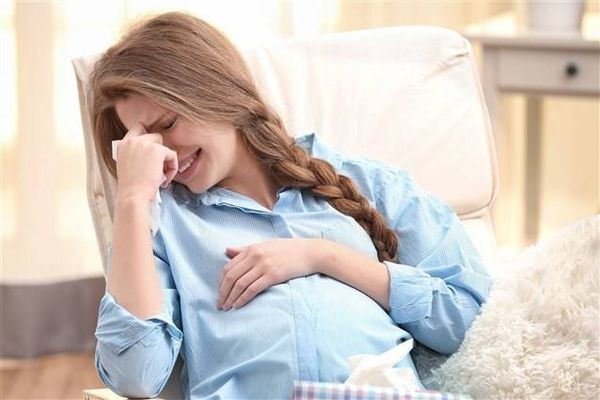 للحامل... تعاملي مع تقلّب مزاجك بهذه الطرق!