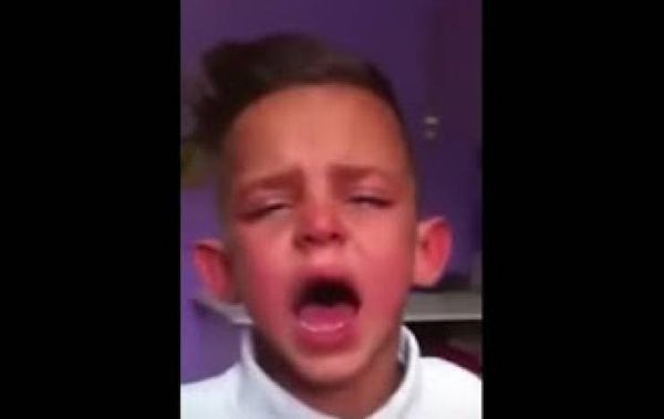 عاملت والدها بقسوة فرسم لها ابنها لوحة جعلتها تنهارعندما علمت معناها!!