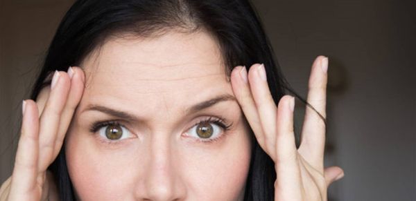 ما هي الخيارات التجميلية أمامكِ لكي تتخلّصي من تجاعيد الجبهة؟