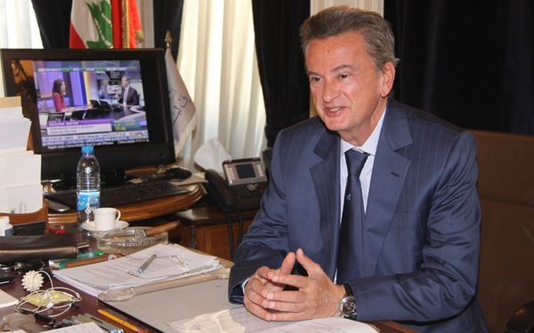 إجماع الهيئات الاقتصادية والنقابية على رياض سلامة الشخصية الاقتصادية المميزة للعام 2013 ...
حاكم مصرف لبنان لـ «الديـار» : لا خوف على الليرة والمصارف باستطاعتها ...
تسليف 20 مليار دولار من دون خطة التحفيز التي أطلقناها لكان النمو صفراً في المئة