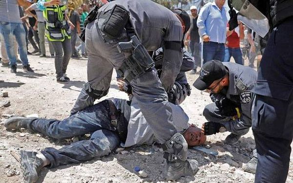 الإحتلال يهدم خان الأحمر قرب القدس