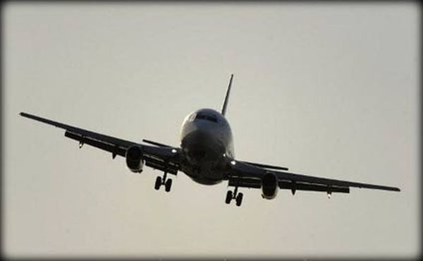صافرات إنذار وهلع بين ركاب طائرة والسبب...