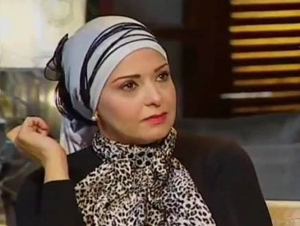 بالفيديو - انهيار صابرين في عزاء أحمد راتب