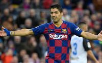سواريز يفسخ عقده مع برشلونة
