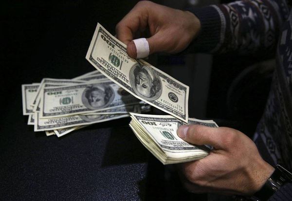 سعر الدولار لدى الصرّافين اليوم الاثنين