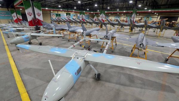 إيران تعزز دفاعاتها بـ1000 طائرة مسيّرة وسط التوتر مع واشنطن