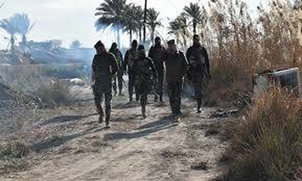القوات العراقية تلقي القبض على إرهابيين وتضبط كميات من السلاح
