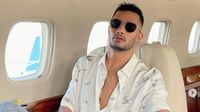 بالفيديو- محمد رمضان يشعل الأجواء في الطائرة