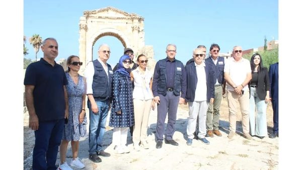 العناني يختتم زيارته إلى لبنان من صور... و100 ألف دولار لترميم موقع البص