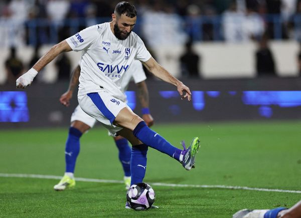 بنزيما يرحل عن الهلال... هل يضع حدًا لمسيرته الكروية؟