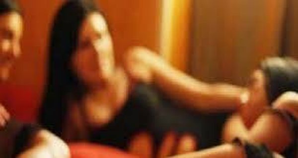 بالصور زنى ودعارة مقننة بعقد رسمي وشهود.. ادفع 300 جنيه واختار عروستك من كتالوج "الجميلات