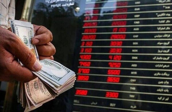 مواقع اقتصادية إيرانية: هبوط قياسي جديد للريال وسعر صرف الدولار يسجل 2.229 مليون ريال في السوق الموازية