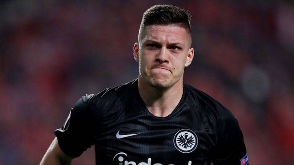 هل يتسبب ميسي في تراجع برشلونة عن صفقة يوفيتش؟