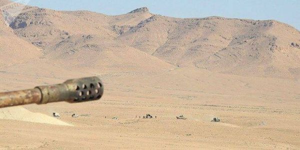 بالفيديو۔۔۔ الجيش السوري يطارد داعش في البادية!!