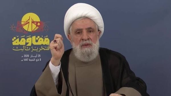 الشيخ قاسم: السلطة اللبنانية اختارت مساراً لا يشرفها ولا يشرف لبنان ولا يشرف تضحيات اللبنانيين، ولم تجلبوا وقف إطلاق النار ولم تجلبوا انسحاباً بل تنازلتم عن حق المقاضاة، وقولوا لا لمرة واحدة حاولوا أن تبينوا أنه لديكم ما يساعد على أن تأخذوا شيئاً في المستقبل.
