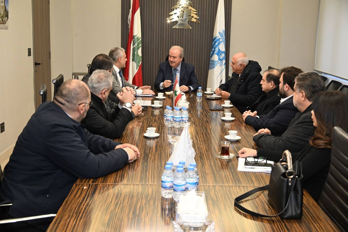 جابر يلتقي رؤساء نقابات المهن الحرة والسفير القطري