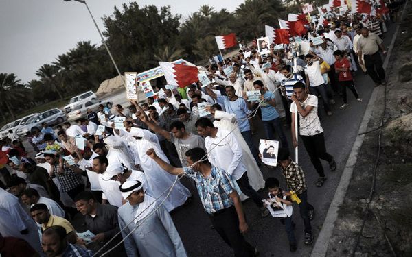 آلاف البحرينيين يتظاهرون رفضا "للتمييز الطائفي"
