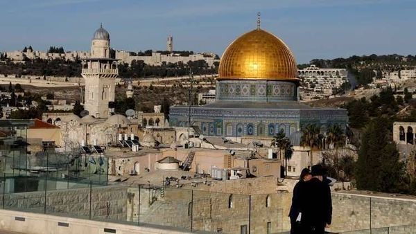 "هآرتس" تكشف دوافع إحراق فلسطينيين مركز شرطة في القدس