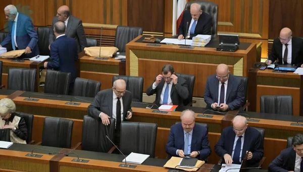 السلاح والتفاوض والاقتصاد... 3 ملفات تفجّر السجال في البرلمان