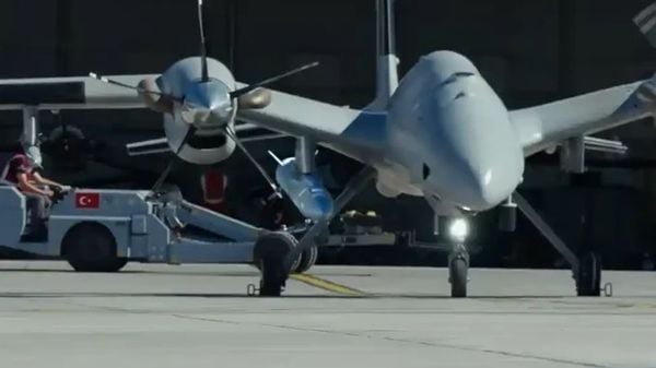 تركيا تختبر إطلاق الصاروخ الباليستي "UAV-300" من مسيّرة "أكينجي"