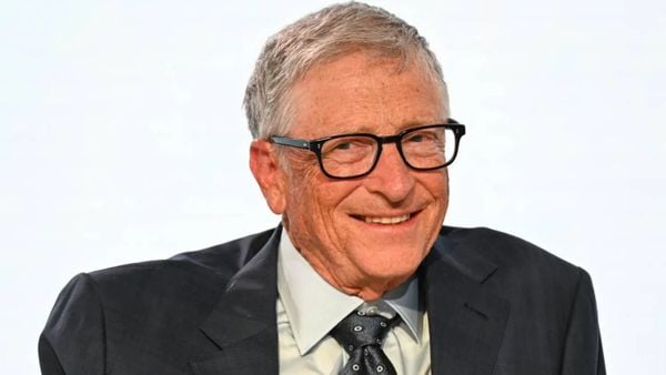 بيل غيتس يحذر من مخاطر الذكاء الاصطناعي ويدعو لإبطاء وتيرته وفرض ضرائب على الروبوتات