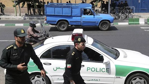 إيران توقف عناصر من شبكات الشغب المسلح وتعتقل جاسوساً لـ"إسرائيل"