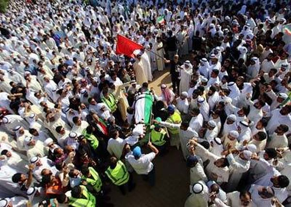 مُنفّذ الهجوم على الكويت سعودي... والمشتبه في فرنسا اعترف
آلاف السيّاح غادروا تونس وألف شرطي لحماية الفنادق والشواطئ