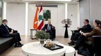 باسيل والسفير البريطاني يبحثان وقف الاعتداءات والانسحاب الإسرائيلي