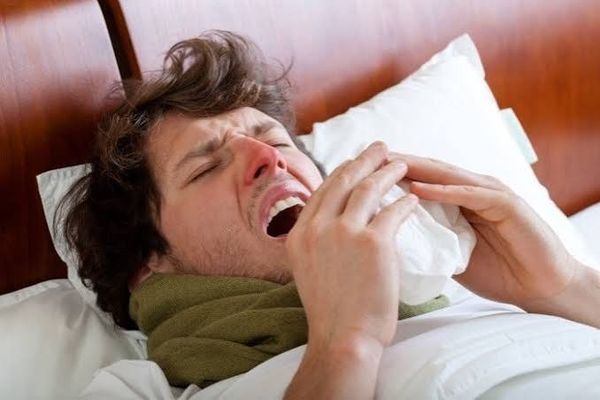 هل يمكن أن نعطس أثناء النوم؟.. السر في استجابة الدماغ