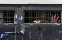 أسيرات فلسطينيات يشرعن في الإضراب المفتوح عن الطعام