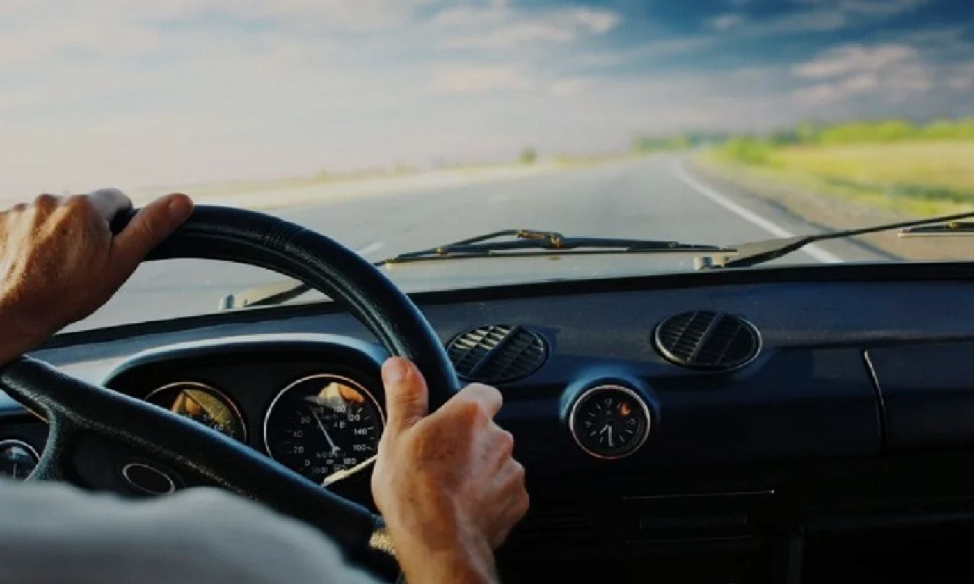 احتراق سيارة على أوتوستراد جونية باتجاه بيروت