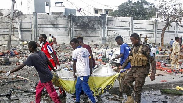 إرتفاع حصيلة ضحايا مقديشو الى 100 قتيل