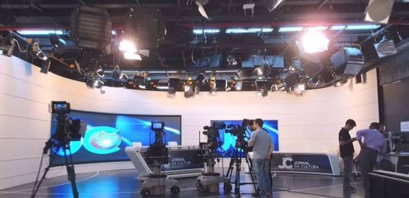 "مشهورة" تتسبب بإيقاف برنامج تلفزيوني.. ما القصة؟