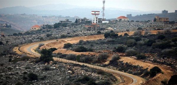 إسرائيل تغلق المجال الجوي بالقرب من الحدود مع لبنان