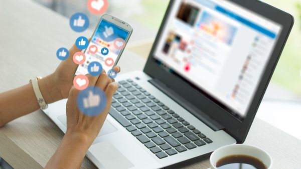 الإفراط في متابعة الأخبار السياسية قد يضر بالصحة النفسية والجسدية