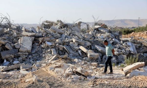 الاحتلال يهدم 3 منازل في بيت حنينا ويشرد 21 فلسطينياً