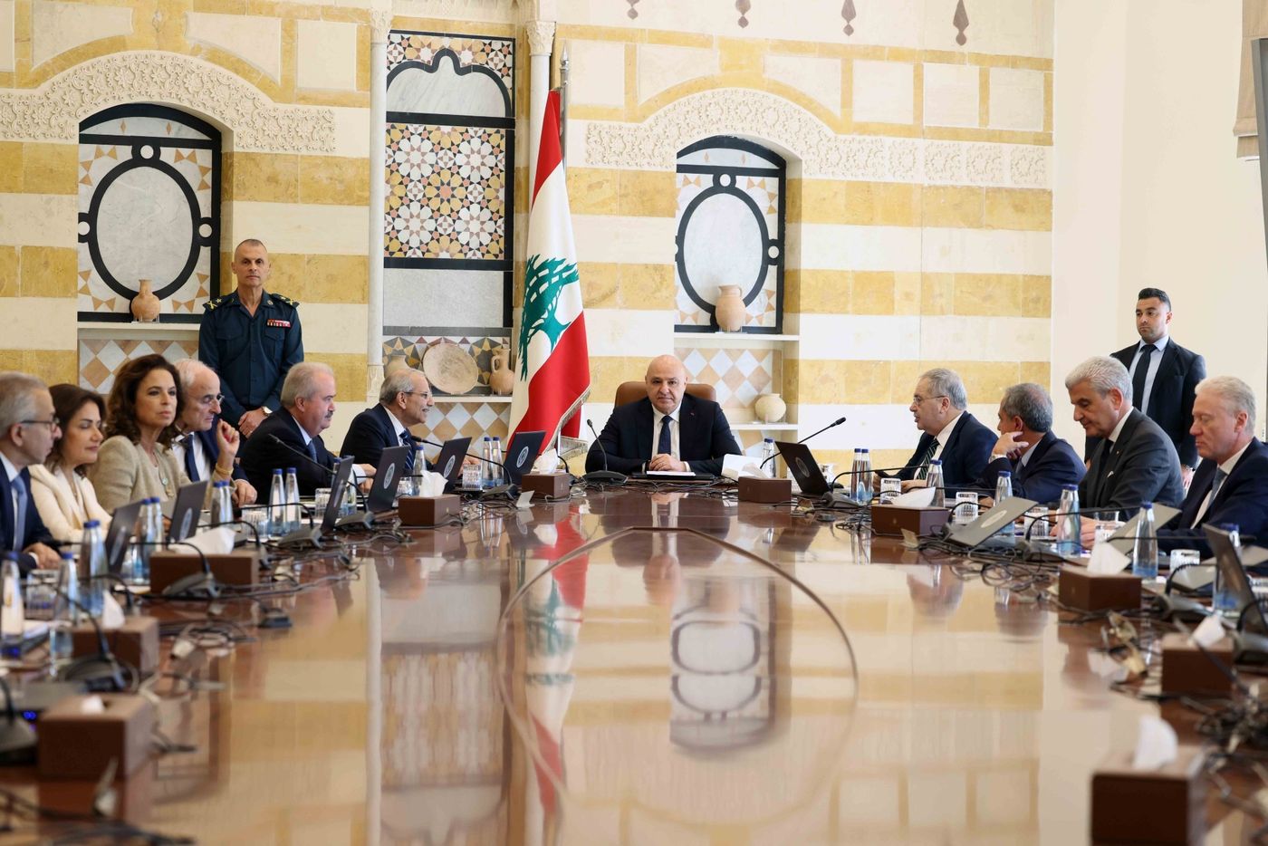 عون غير راضٍ عن أداء الحكومة؟