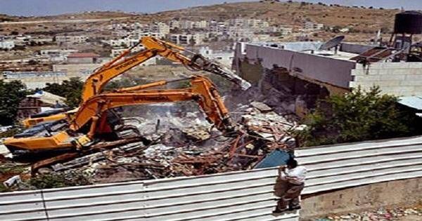 الإحتلال يهدم منازل الفلسطينيين عملا بسياسة "القبضة الحديدية"