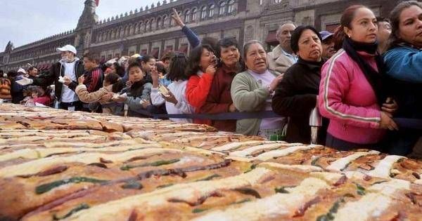 بالوزن والطول... كعكة 