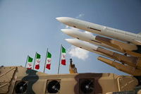 إيران تعلن استهداف قواعد أميركية في الإمارات والبحرين والكويت