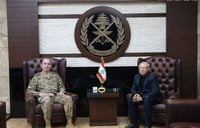 قائد الجيش عرض الأوضاع مع زواره