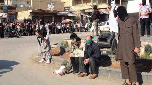 بعد عام من إعلانه "الخلافة"... هكذا يحكم "داعش" الرقة