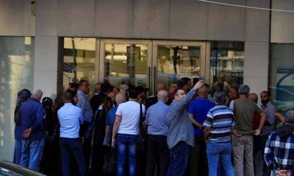 “رابطة المودعين” توكل نقيب المحامين لاسترجاع حقوقهم