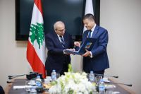 نسخة من الفرمان العثماني تقديراً لدعمه

سلام يزور مرفأ بيروت ويترأس جلسة مجلس إدارته الجديد