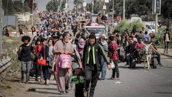 معاناة لا توصف.. آلاف النازحين من شمال غزة هربوا من القصف الى الجوع